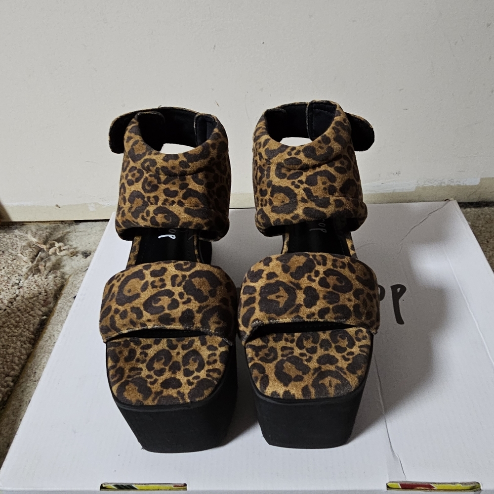 Lemon Drop by Priveledge- leopard print- peep toe platform sandals- size 5 - Picture 7 of 7